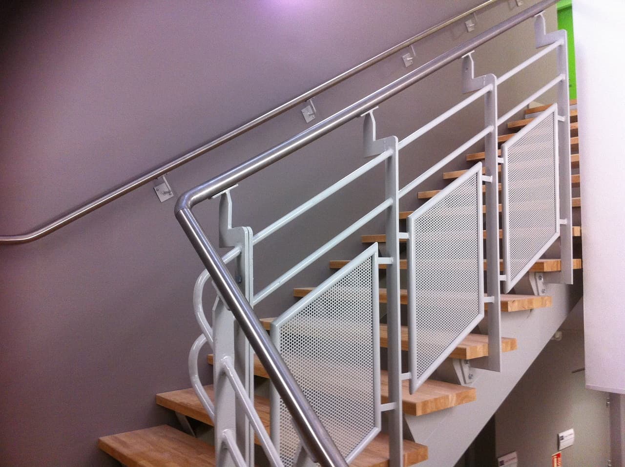 Escalier rampant inox marche bois